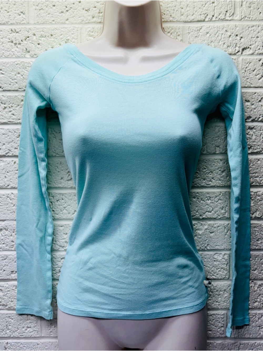 ABERCROMBIE & FITCH Sz M Light Baby Blue Round Neck Long Sleeve Cotton Tee • VG‼